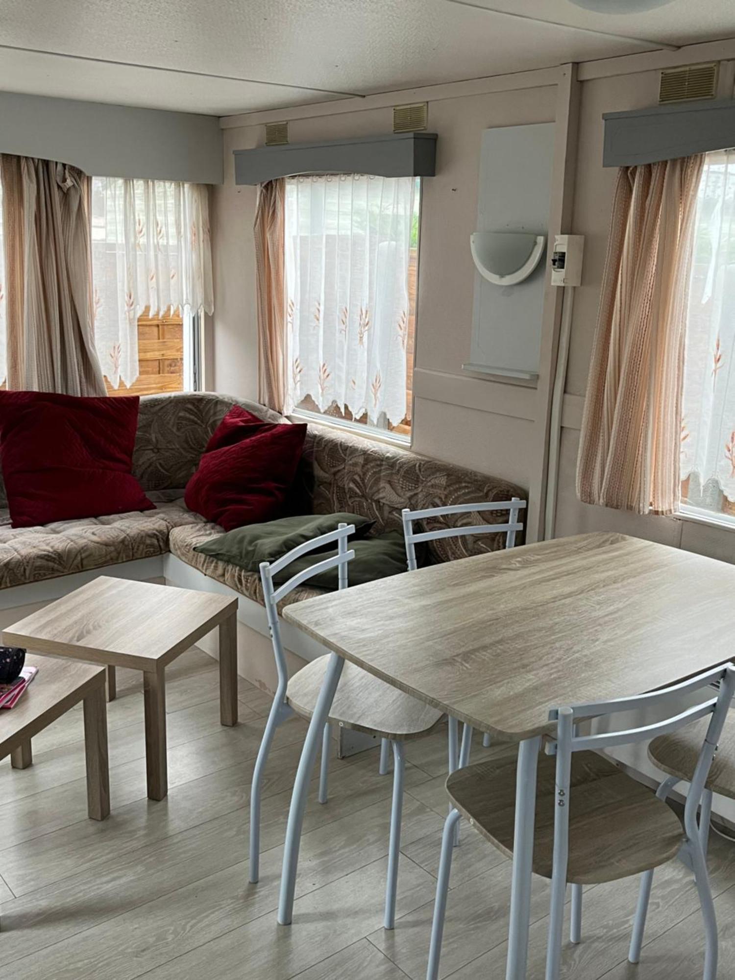 Le Familly Team Hotel Ardres Bagian luar foto